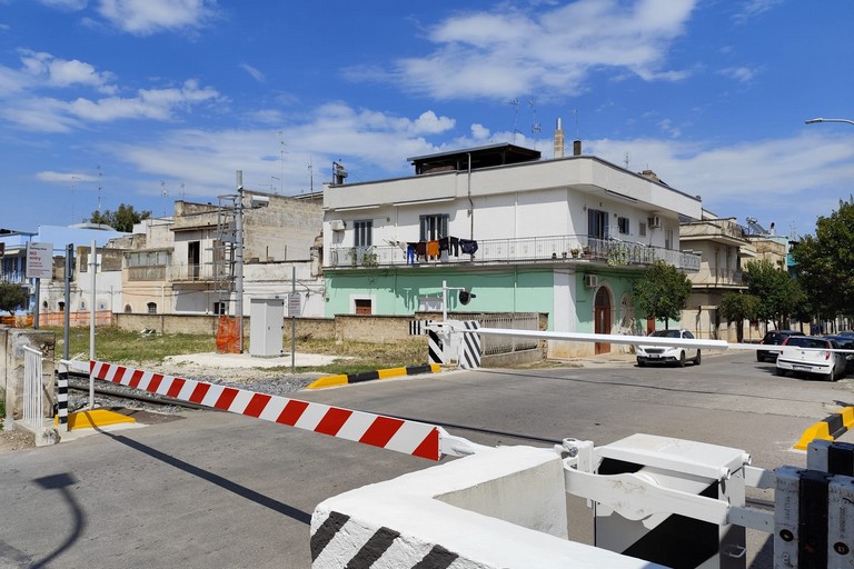 Immagine del post 19637 - Gravina in Puglia Fal, sulla linea Bari-Gravina passaggi a livello più sicuri - Gravina in Puglia