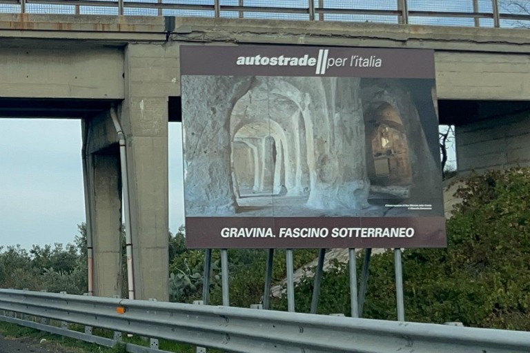 Immagine del post 12983 - Gravina in Puglia Gravina anche in autostrada - Gravina in Puglia