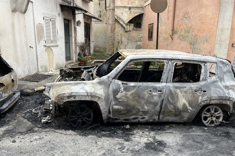 Auto in fiamme nel centro storico - Gravina in Puglia