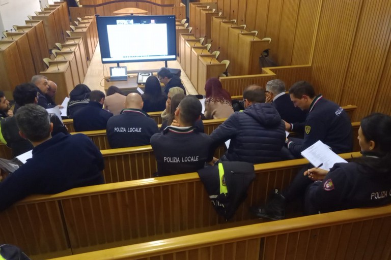Immagine del post 4823 - Gravina in Puglia Contrasto alle sostanze stupefacenti, la polizia locale a scuola di screening - Gravina in Puglia
