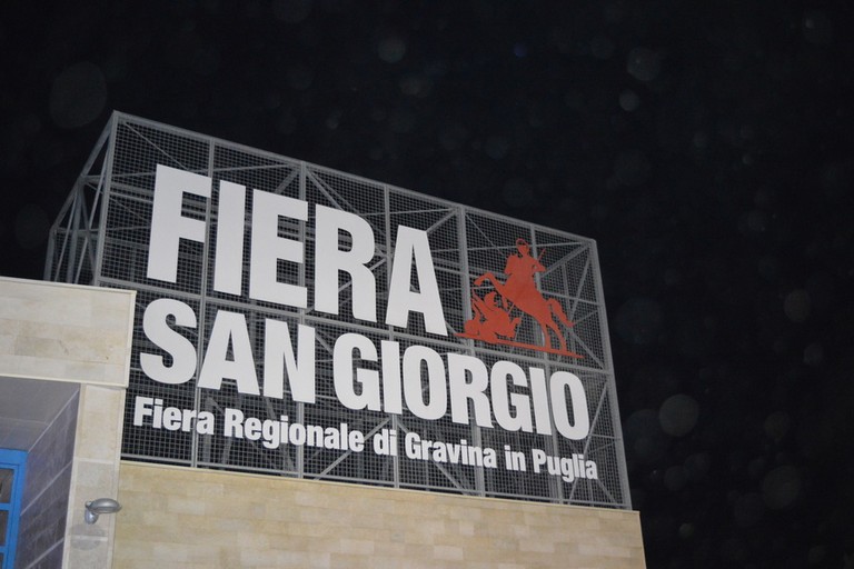 Immagine del post 6548 - Gravina in Puglia Il futuro della Fiera? Padiglioni vuoti e caroselli equestri - Gravina in Puglia