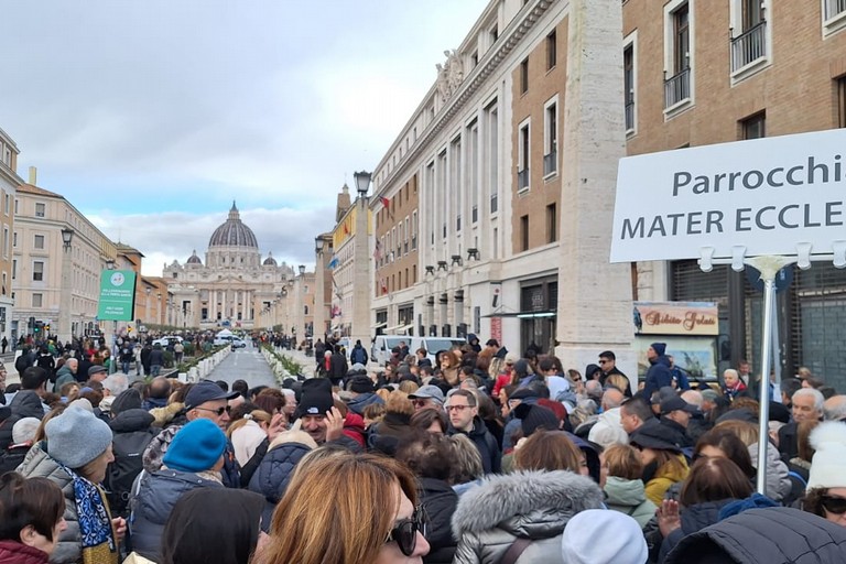 Immagine del post 14405 - Gravina in Puglia Giubileo 2025, oltre 150 pellegrini Gravinesi a Roma in udienza da papa Leone XIV - Gravina in Puglia