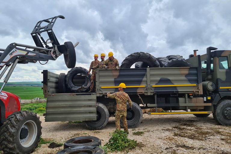 Alta Murgia Clean Up: l’Esercito a supporto del Parco contro l’abbandono dei rifiuti - Gravina in Puglia