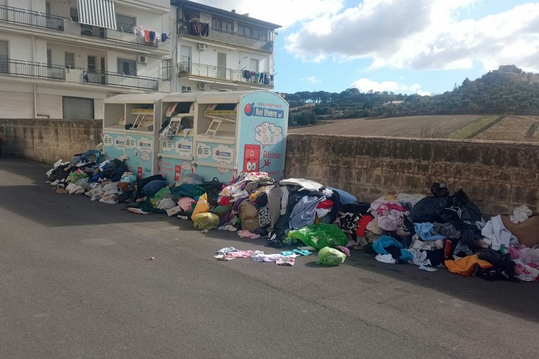 Immagine del post 26662 - Gravina in Puglia Ripresa la raccolta indumenti usati - Gravina in Puglia