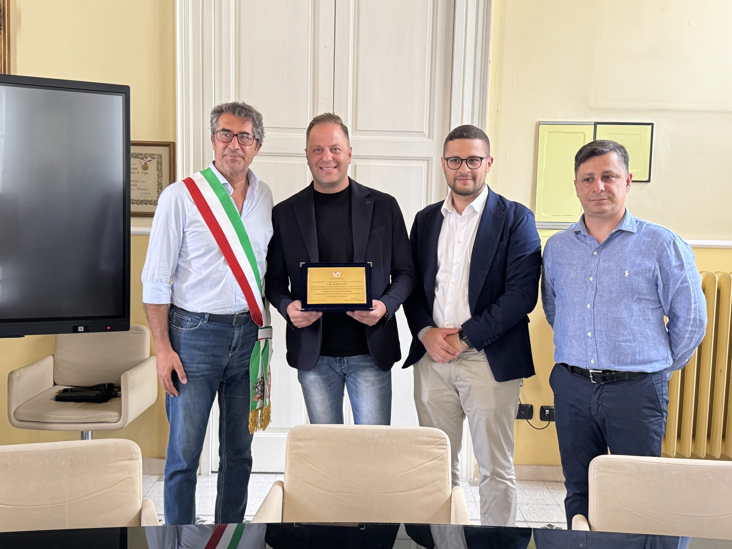 Immagine del post 22592 - Murgia Altamura, encomio all’agente della Polizia di Stato Alessandro Calia: premiato per il coraggioso intervento che sventò una rapina - Murgia