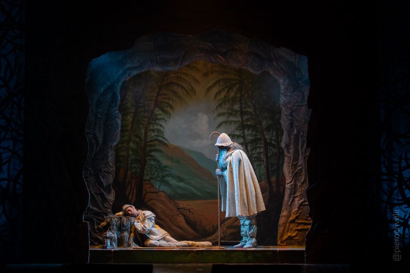 Altamura, serata magica al Teatro Mercadante con Peppe Barra - Murgia