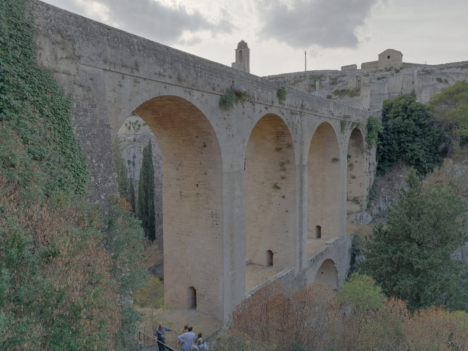 Immagine del post 2470 - Murgia Gravina, il Ponte Acquedotto all’aeroporto di Bari per la Fiera di San Giorgio - Murgia