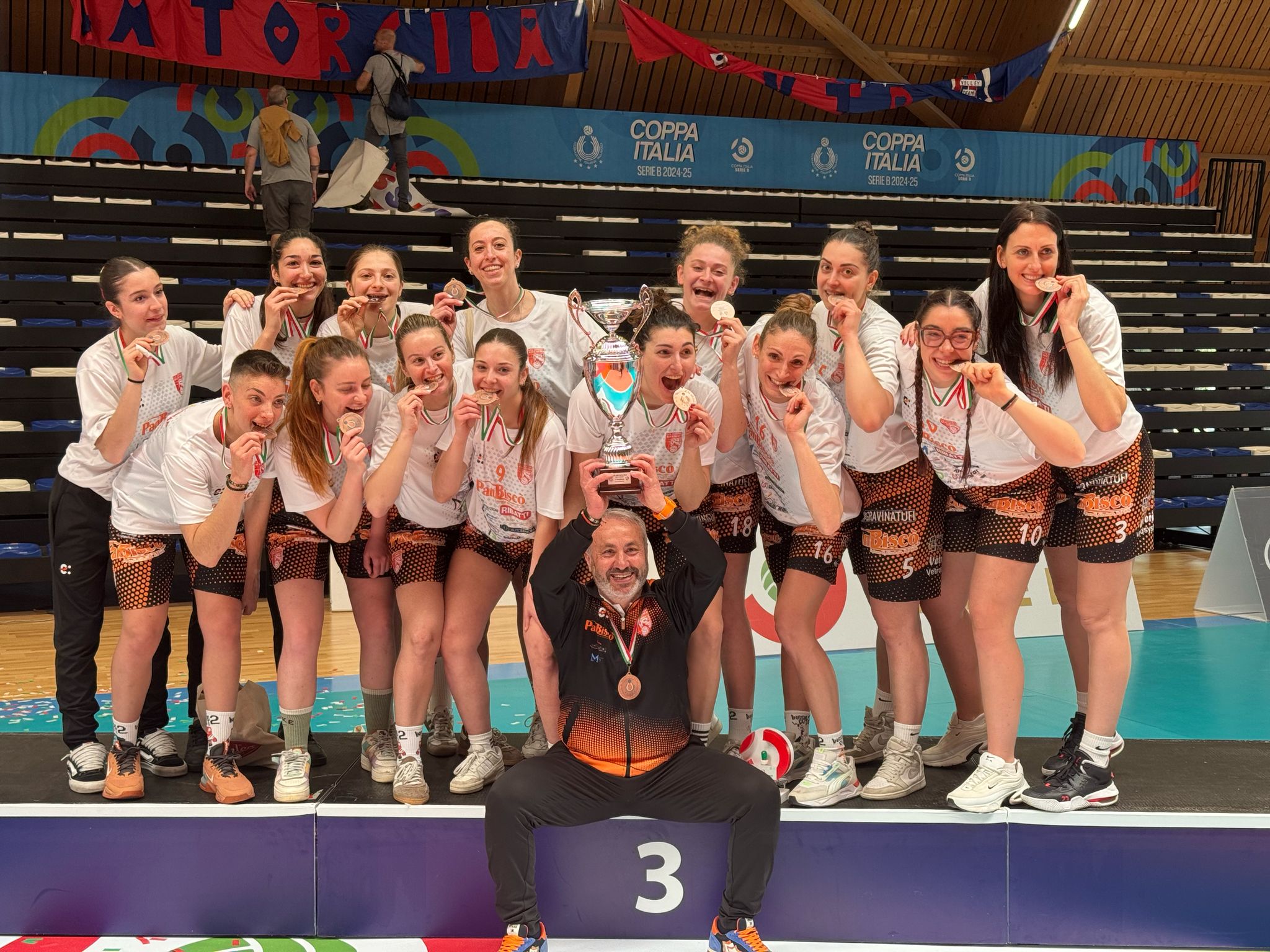 Immagine del post 6382 - Murgia Orgoglio, passione e talento: la Panbiscรฒ Leonessa Volley brilla alla Final Four - Murgia