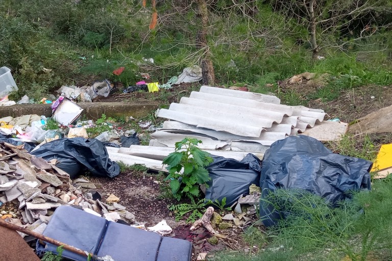 Immagine del post 5060 - Matera Troppe discariche intorno al lago di San Giuliano - Matera