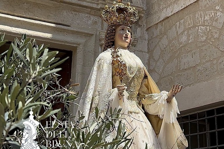 Immagine del post 22337 - Matera Festa della Bruna: grande folla, poi la pioggia - Matera