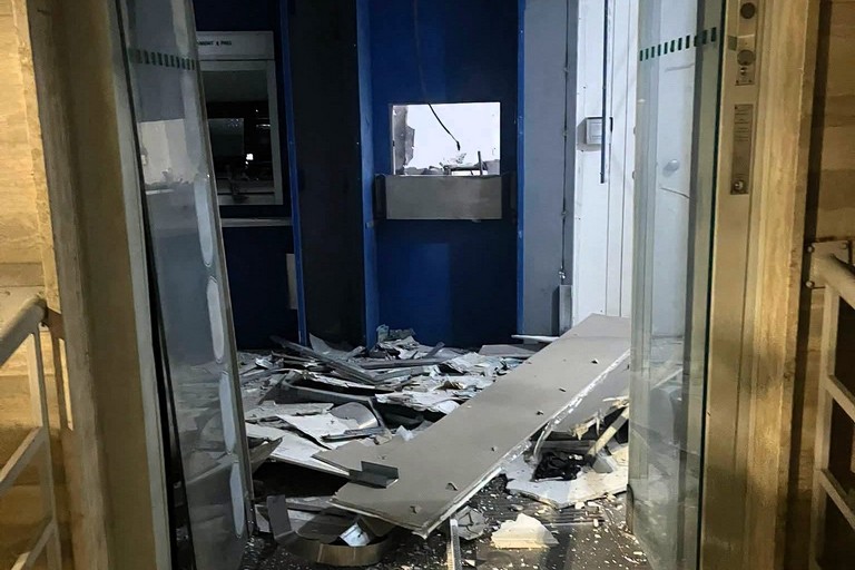 Immagine del post 22410 - Matera Esplosione bancomat a Bernalda, banditi inseguiti fino ad Altamura - Matera