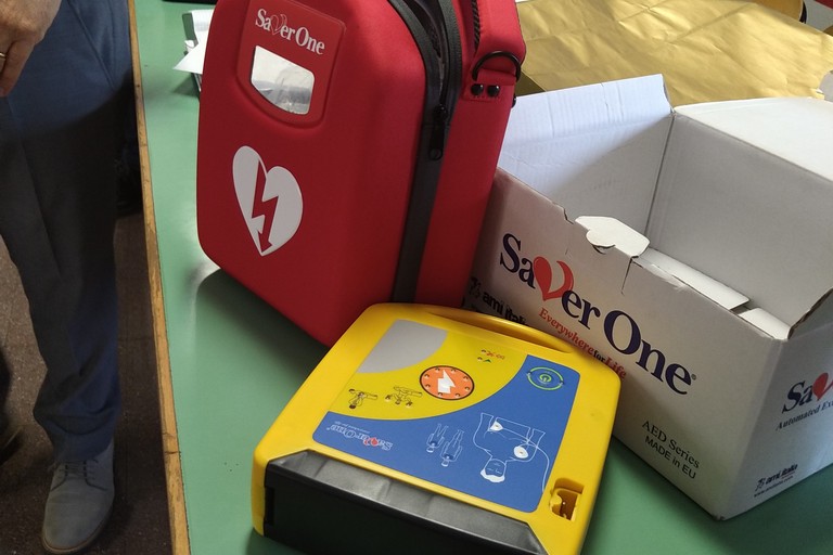 Donazione di un defibrillatore alla Polizia postale - Matera
