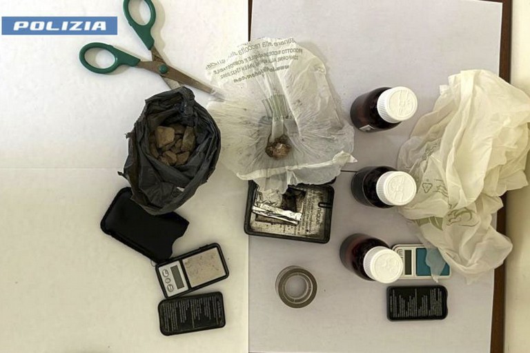 Immagine del post 5710 - Matera Eroina nascosta in indumenti intimi, arrestato - Matera