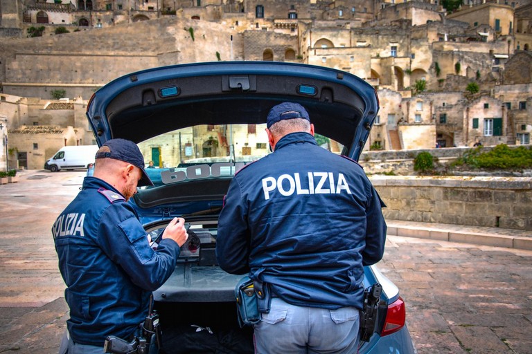 Immagine del post 16809 - Matera Minaccia l'ex compagna e urta auto, arrestato - Matera
