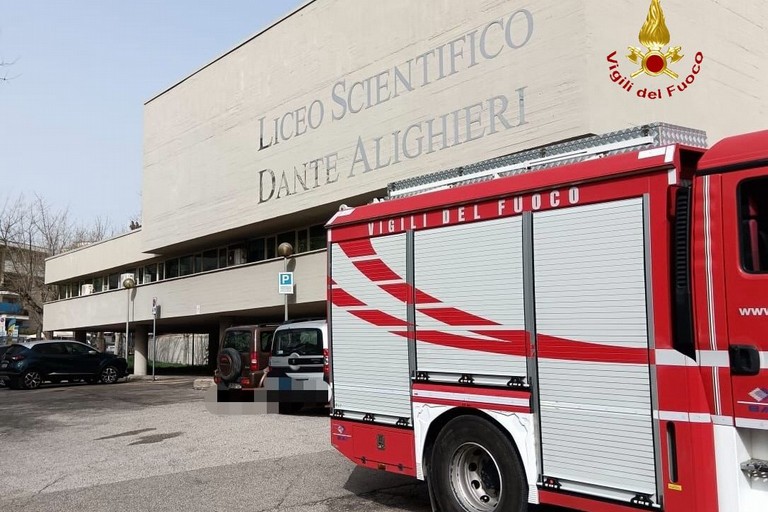 Verifiche statiche al liceo Alighieri, oggi stop lezioni - Matera