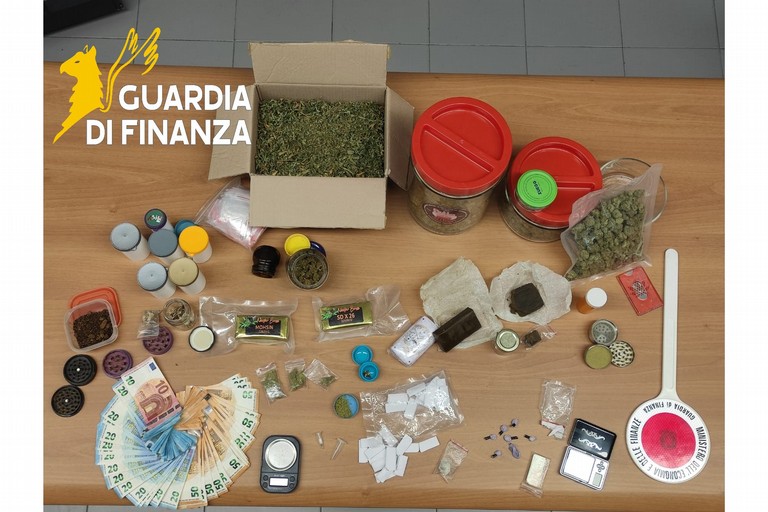 Immagine del post 11674 - Matera Attività antidroga dei finanzieri, arrestato un 26enne - Matera