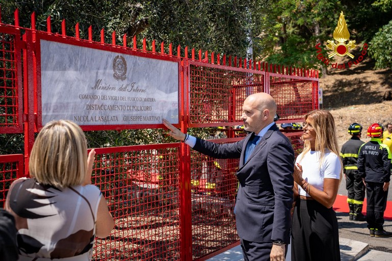 Commemorati i due vigili del fuoco morti in servizio - Matera