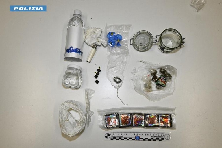 Immagine del post 23977 - Matera Droga nascosta in bottiglietta, arrestato 45enne - Matera