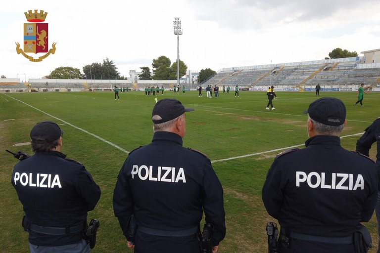 Denuncia e daspo per 26 tifosi del Matera - Matera