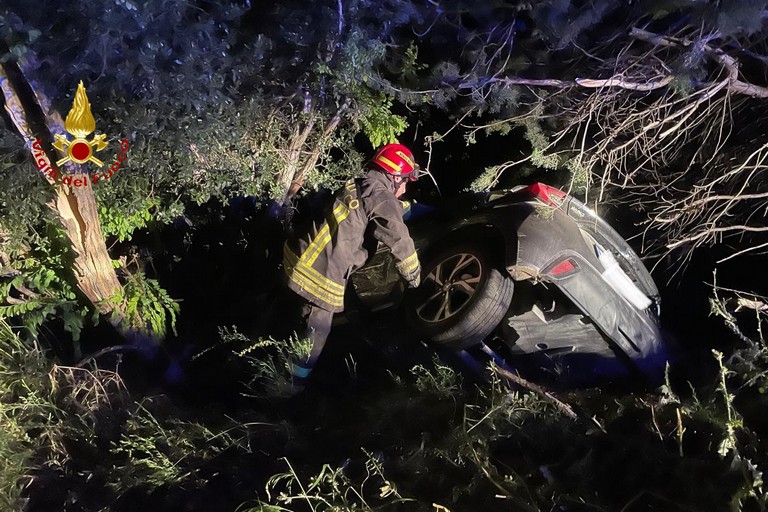 Incidente sulla statale 7, auto fuori strada - Matera