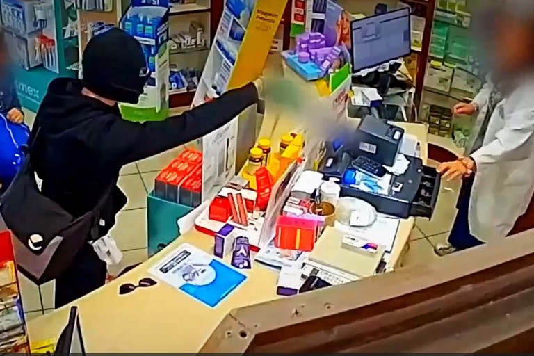 Immagine del post 8652 - Matera Rapina in una farmacia, arrestato 26enne - Matera