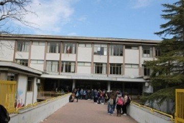 Immagine del post 2393 - Matera Per verifiche statiche evacuato l'Istituto "Isabella Morra" - Matera