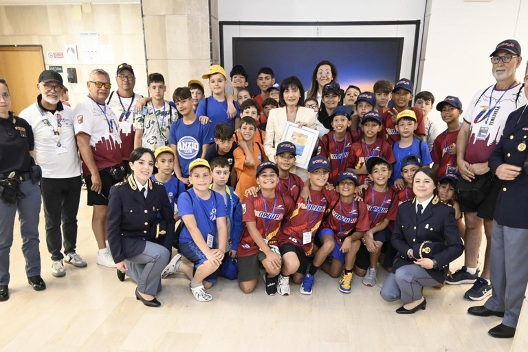 Immagine del post 8704 - Matera I ragazzi del mini-basket visitano la Questura - Matera