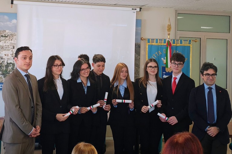 Immagine del post 14097 - Matera Premiati studenti dei licei Dante Alighieri e Duni - Matera