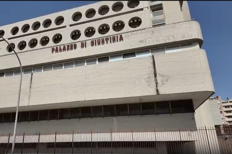 Immagine del post 25443 - Matera Estorsioni per ottenere denaro, due uomini indagati - Matera