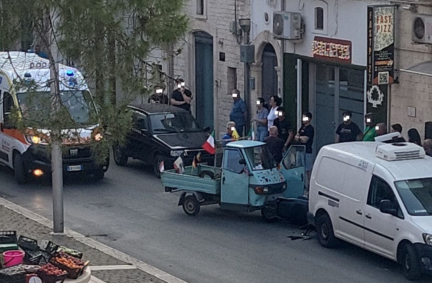 Incidente in corso Tripoli tra un ape car e uno scooter - Santeramo in Colle
