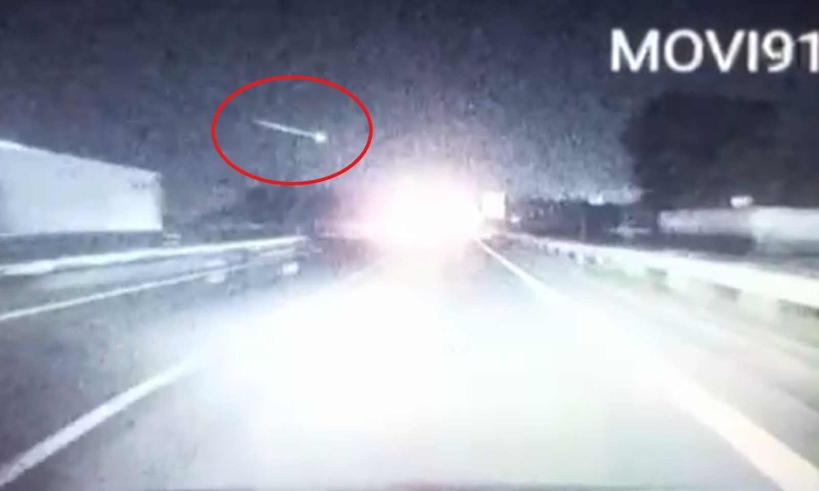 Immagine del post 13568 - Santeramo in Colle Misteriosa scia luminosa nel cielo di Bari e provincia - Santeramo in Colle
