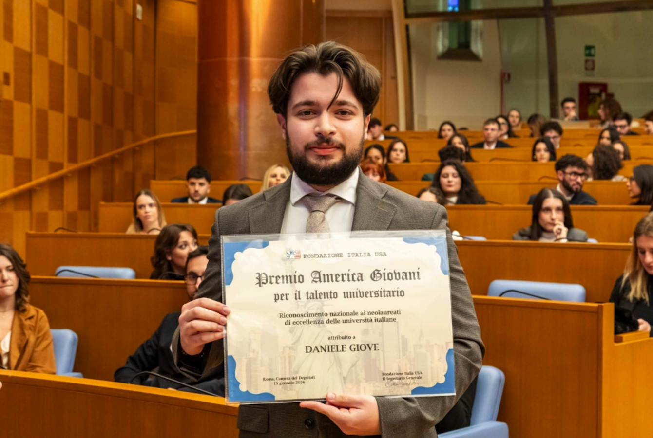 Immagine del post 17025 - Santeramo in Colle Dal Liceo di Santeramo al Parlamento: il talento di Daniele Giove premiato dalla Fondazione Italia USA - Santeramo in Colle