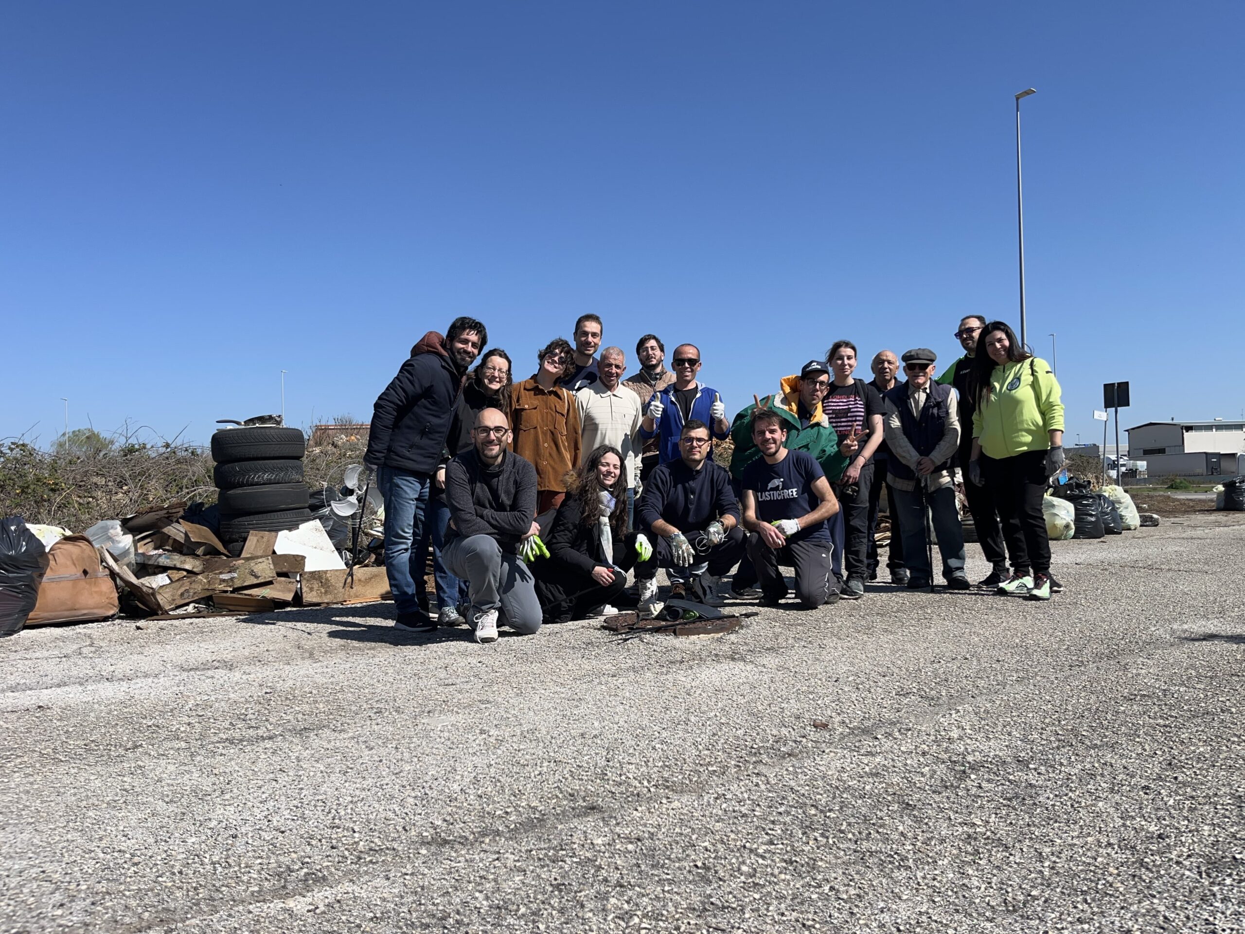 Immagine del post 3528 - Santeramo in Colle Plastic Free e associazioni locali ripuliscono via Puglia. Raccolta oltre una tonnellata di rifiuti - Santeramo in Colle