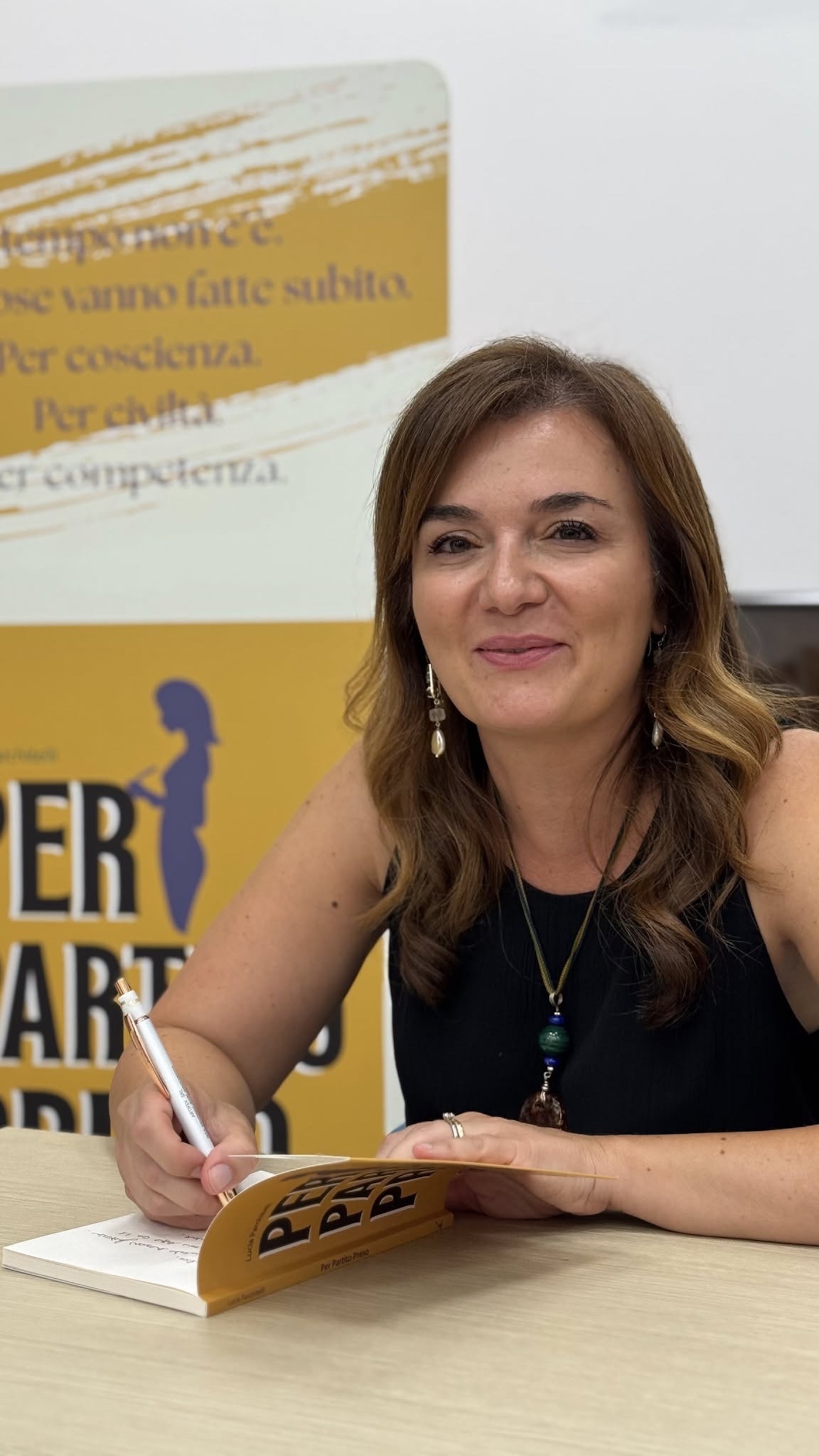 Immagine del post 11774 - Santeramo in Colle “Per Partito Preso”, domenica in biblioteca Lucia Parchitelli presenta il suo libro - Santeramo in Colle