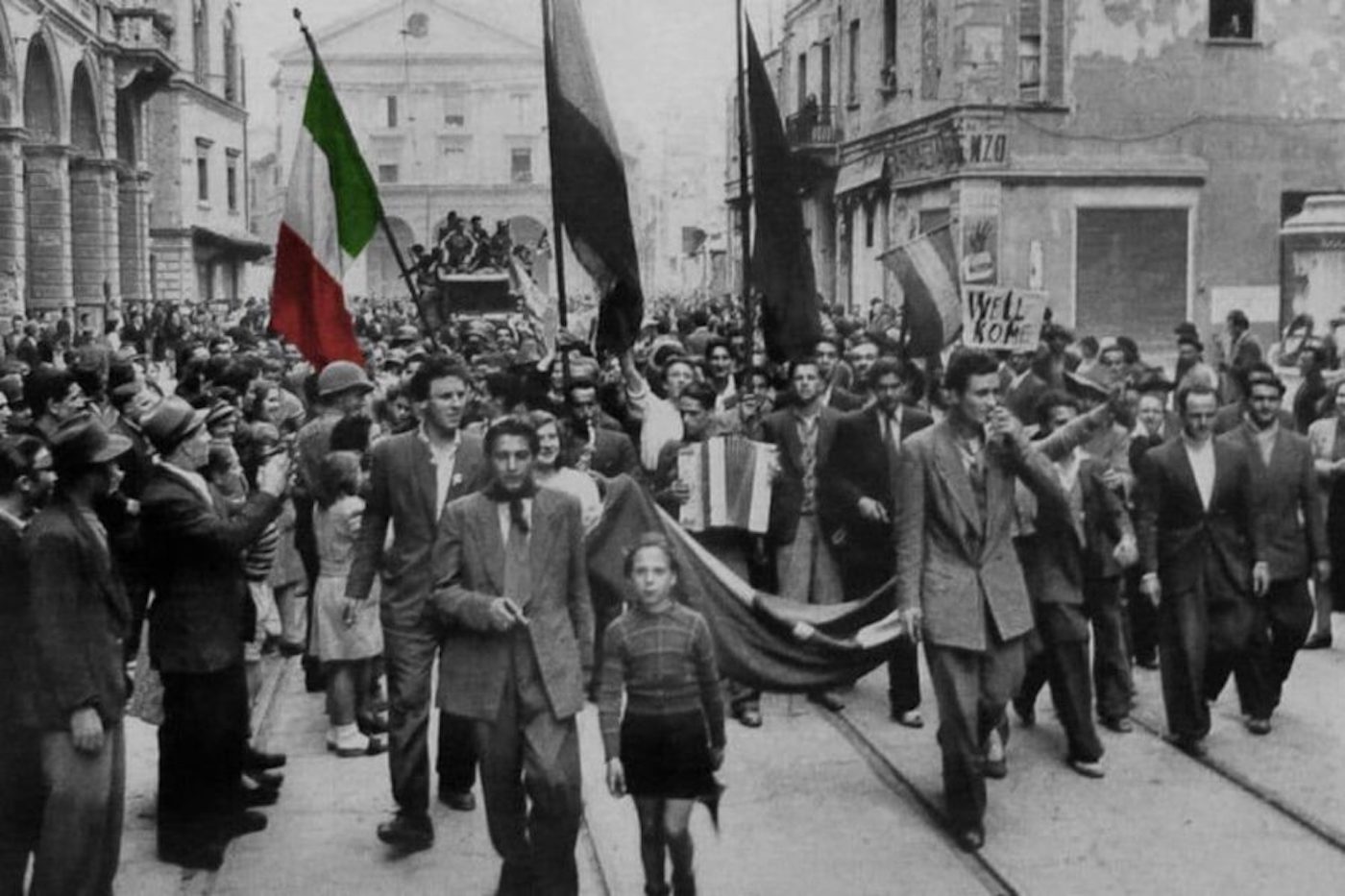 Immagine del post 6346 - Santeramo in Colle Anniversario della Liberazione, il 25 aprile corteo e momento commemorativo vicino al monumento dei caduti in villa - Santeramo in Colle