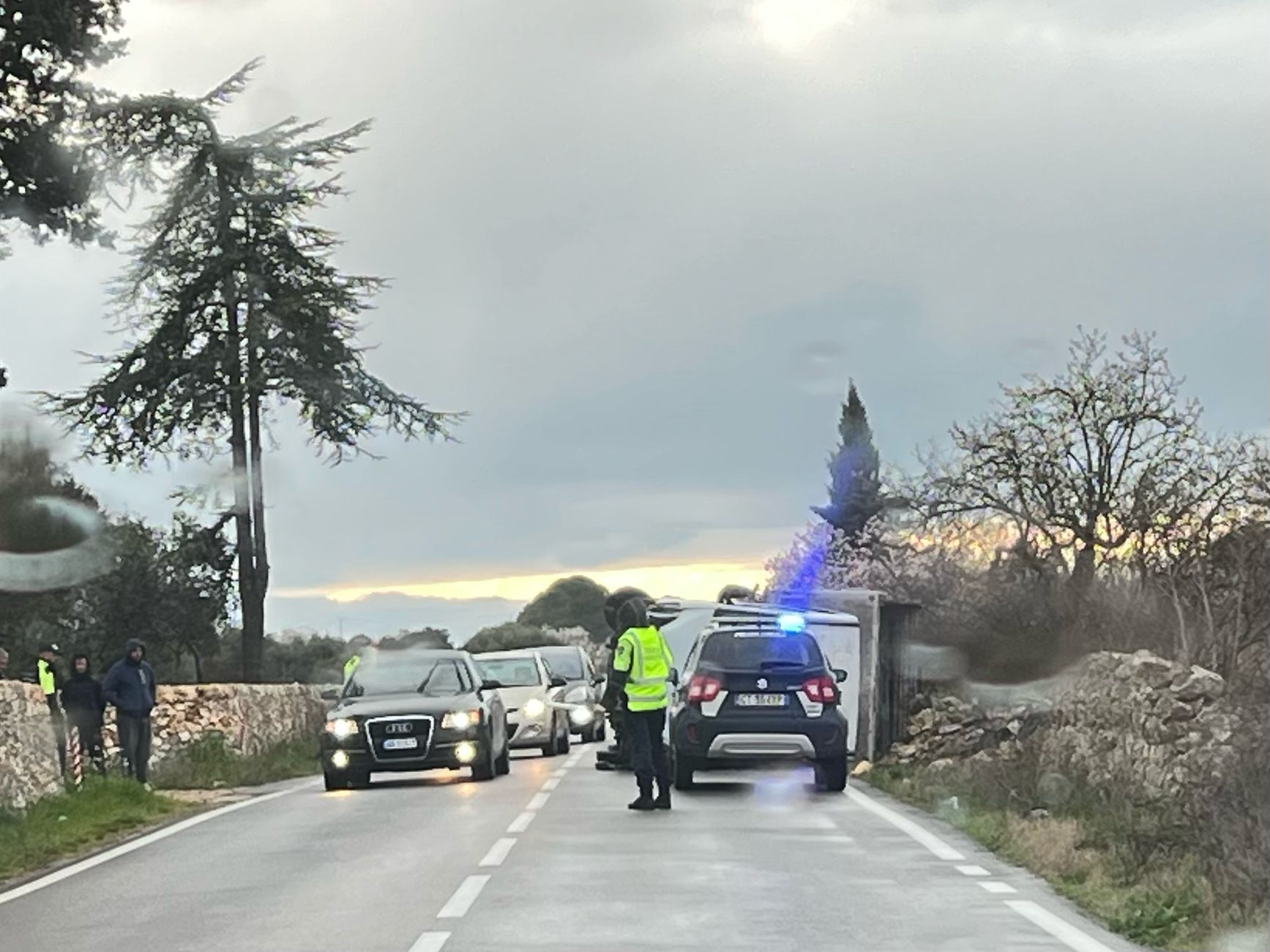 Immagine del post 2877 - Santeramo in Colle Furgone si ribalta nel tardo pomeriggio sulla provinciale Santeramo-Altamura - Santeramo in Colle